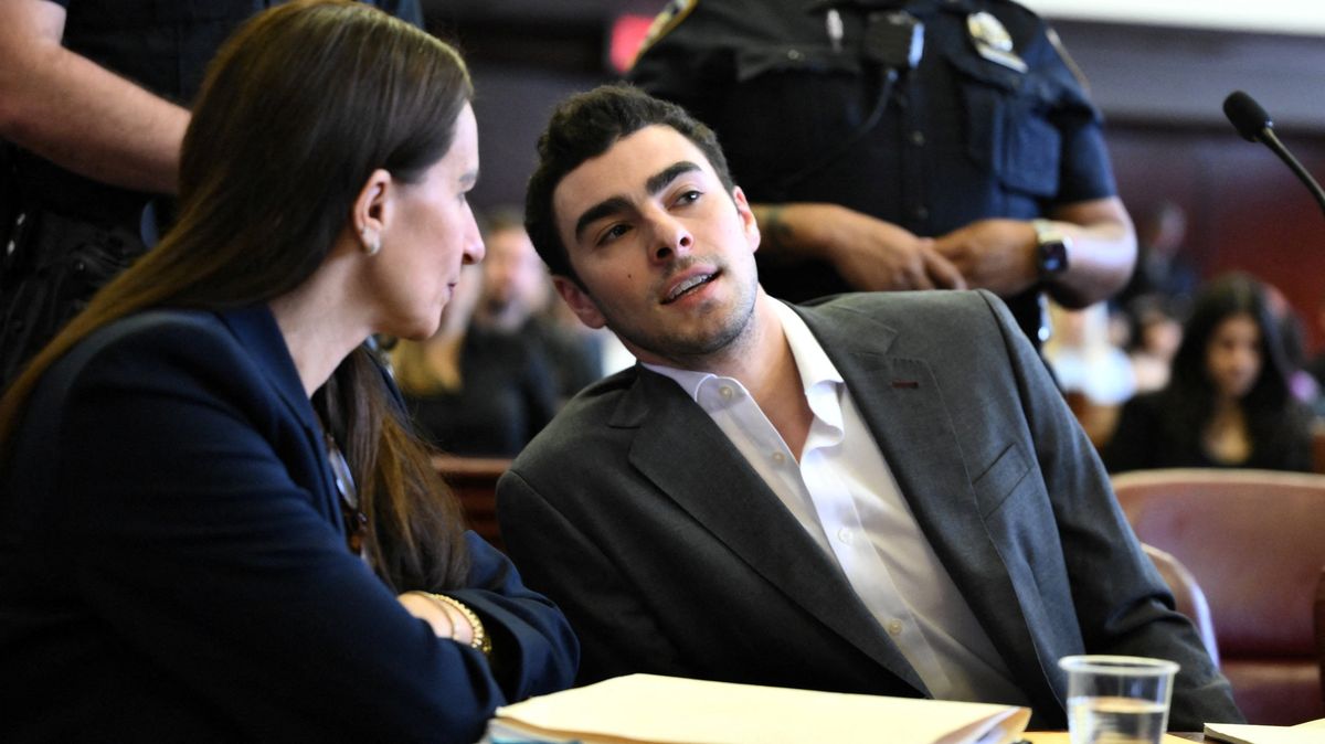 Údajný vrah ředitele pojišťovny je před soudem. Advokát napadl zákrok policie